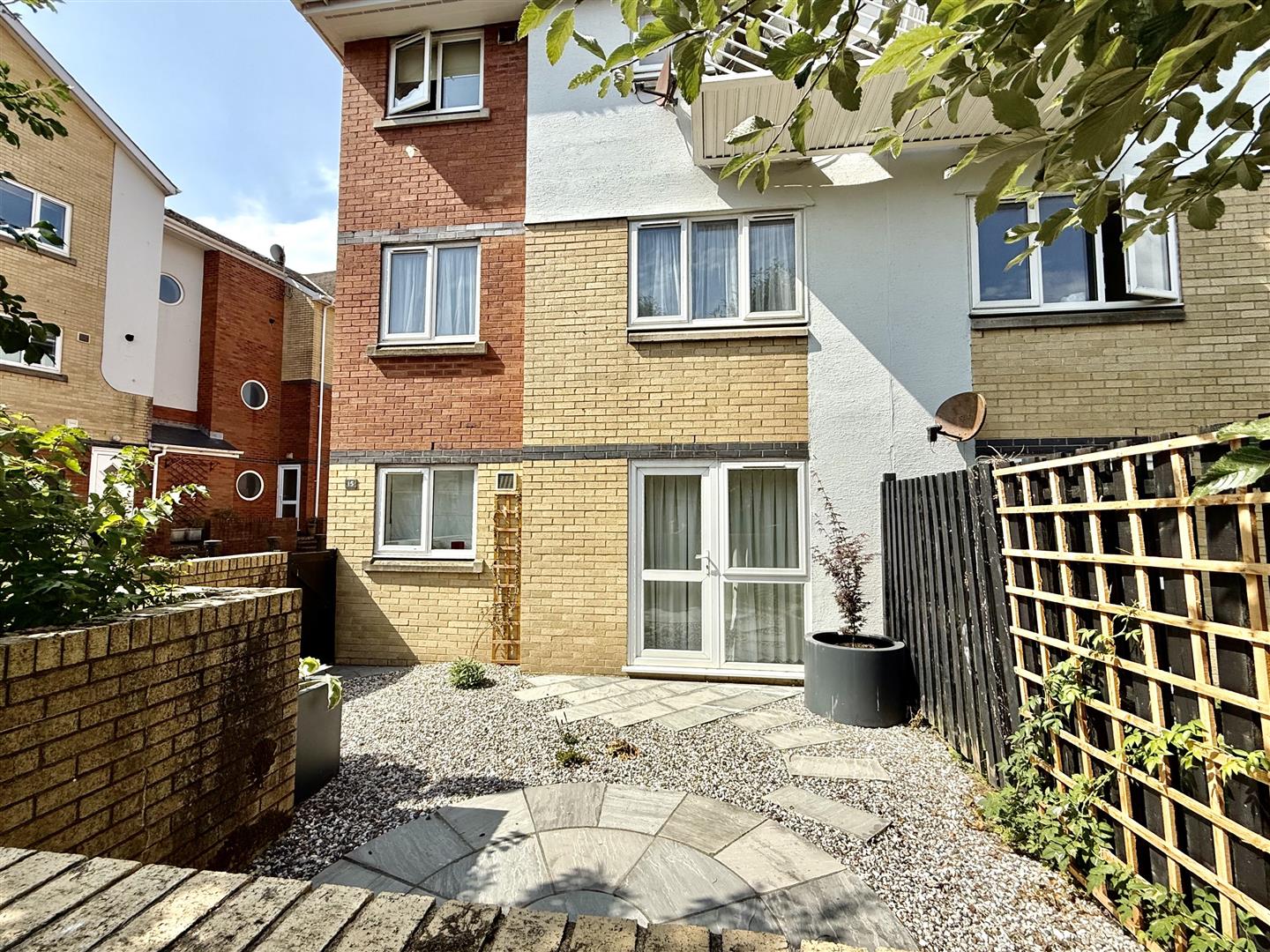 Highmoor, Marina, Swansea, SA1 1YE